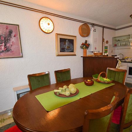 Apartment Petrlin Малинска Екстериор снимка