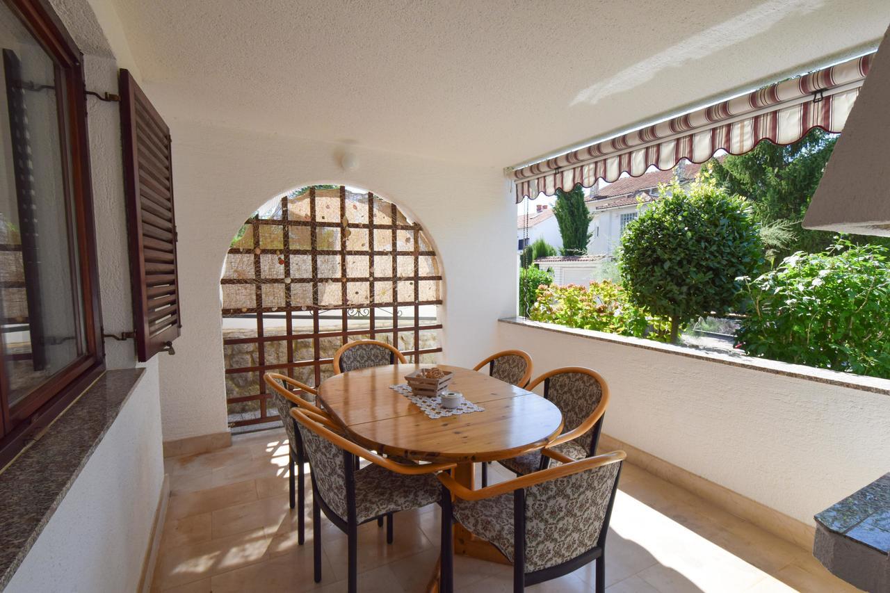 Apartment Petrlin Малинска Екстериор снимка