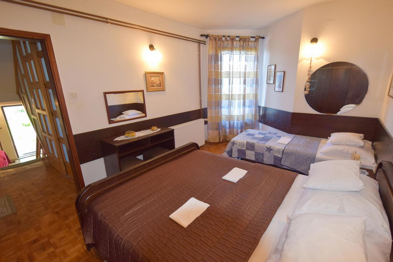 Apartment Petrlin Малинска Екстериор снимка